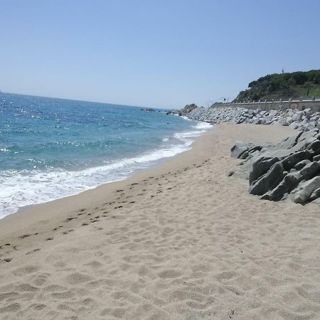 White Stones Beach In Sant Pol De Mar Exteriör bild
